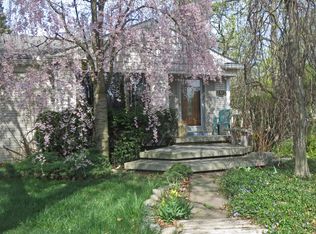2337 Beechwood Dr, Royal Oak, MI 48073