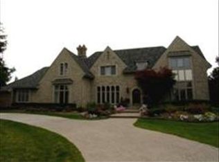 5766 Lochmoor Ct, Rochester, MI 48306