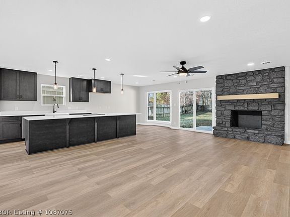 5th image of 3301 Londonderry Rd