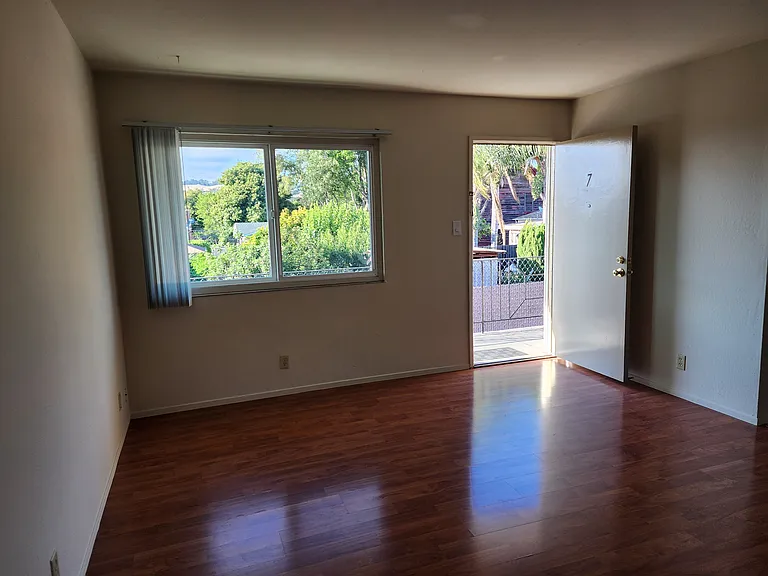 16445 Kent Ave #G — Photo 7