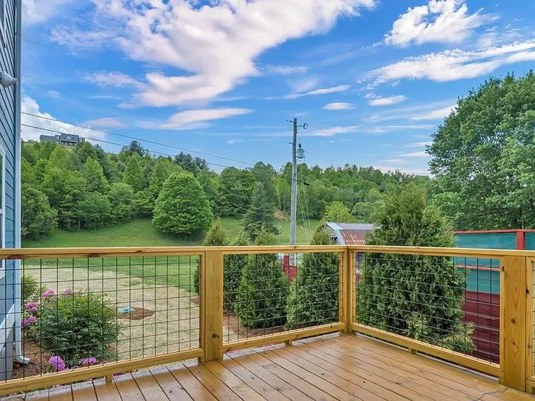 181 Circle Dr W — Photo 17