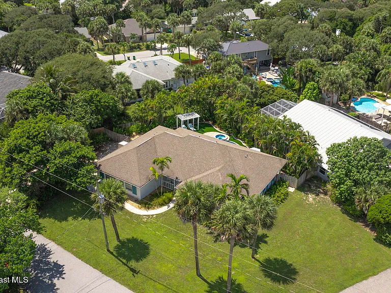 6774 Angeles Rd — Photo 40