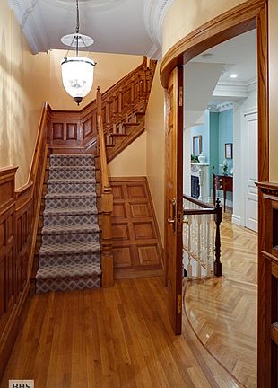2nd image of 306 W 77th St