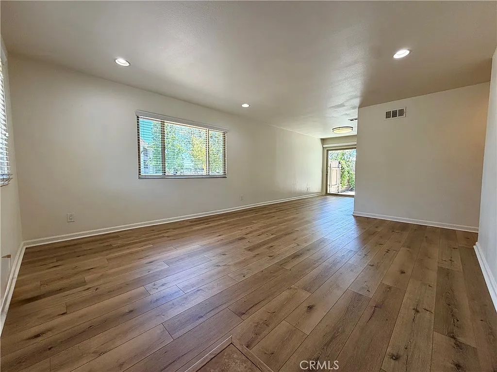 2 bed, 900 sqft, $2,750 — Photo 3