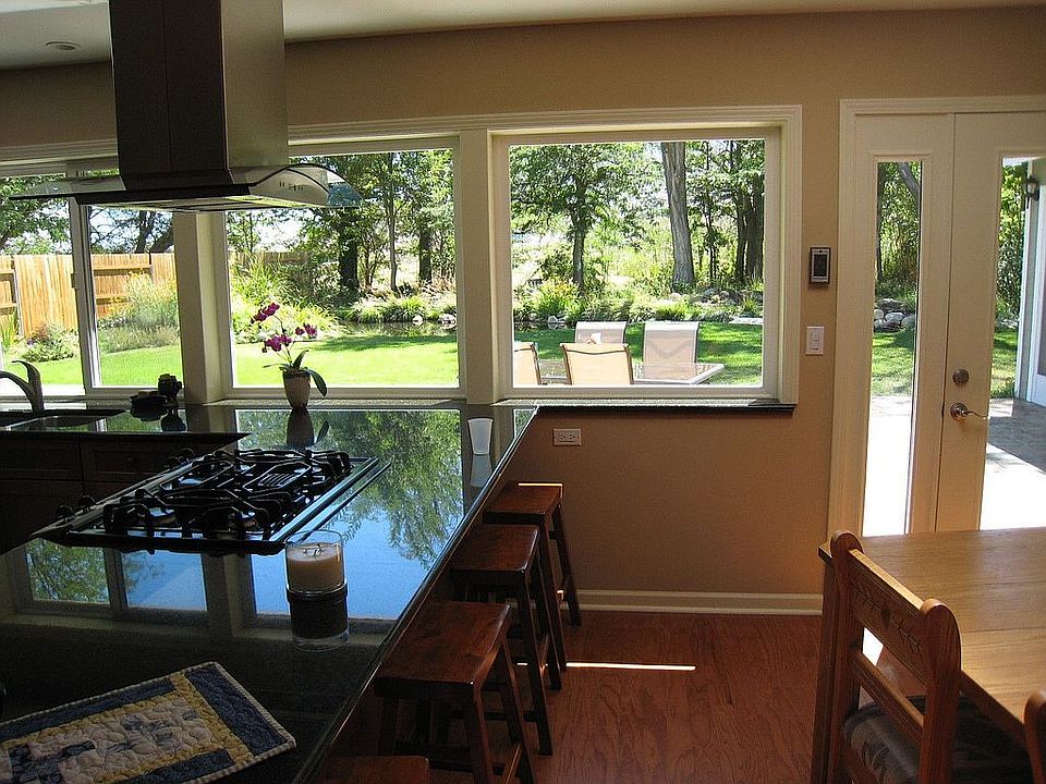 kitchen/dining area