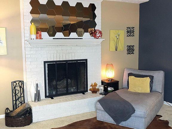 3rd image of 8253 Glenhaven Ct