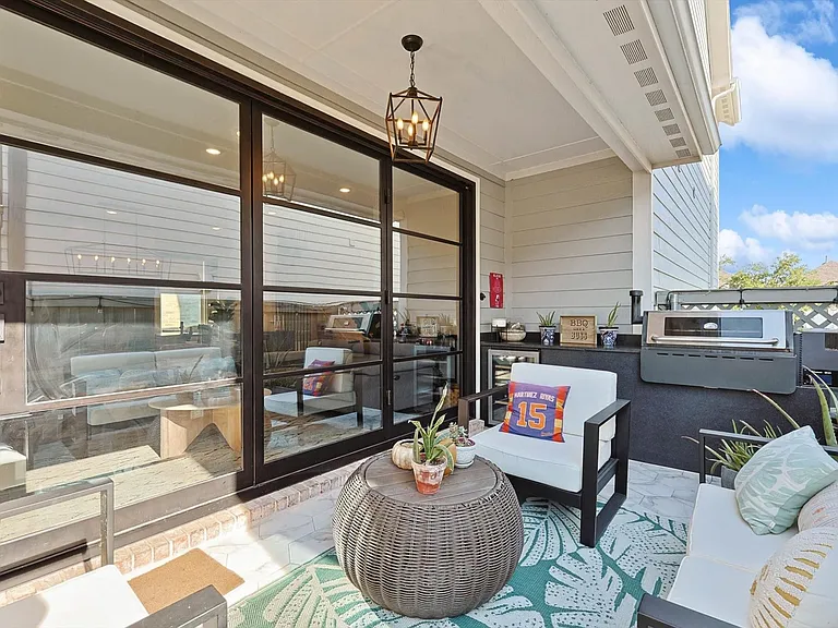2420 Elm Pl — Photo 24