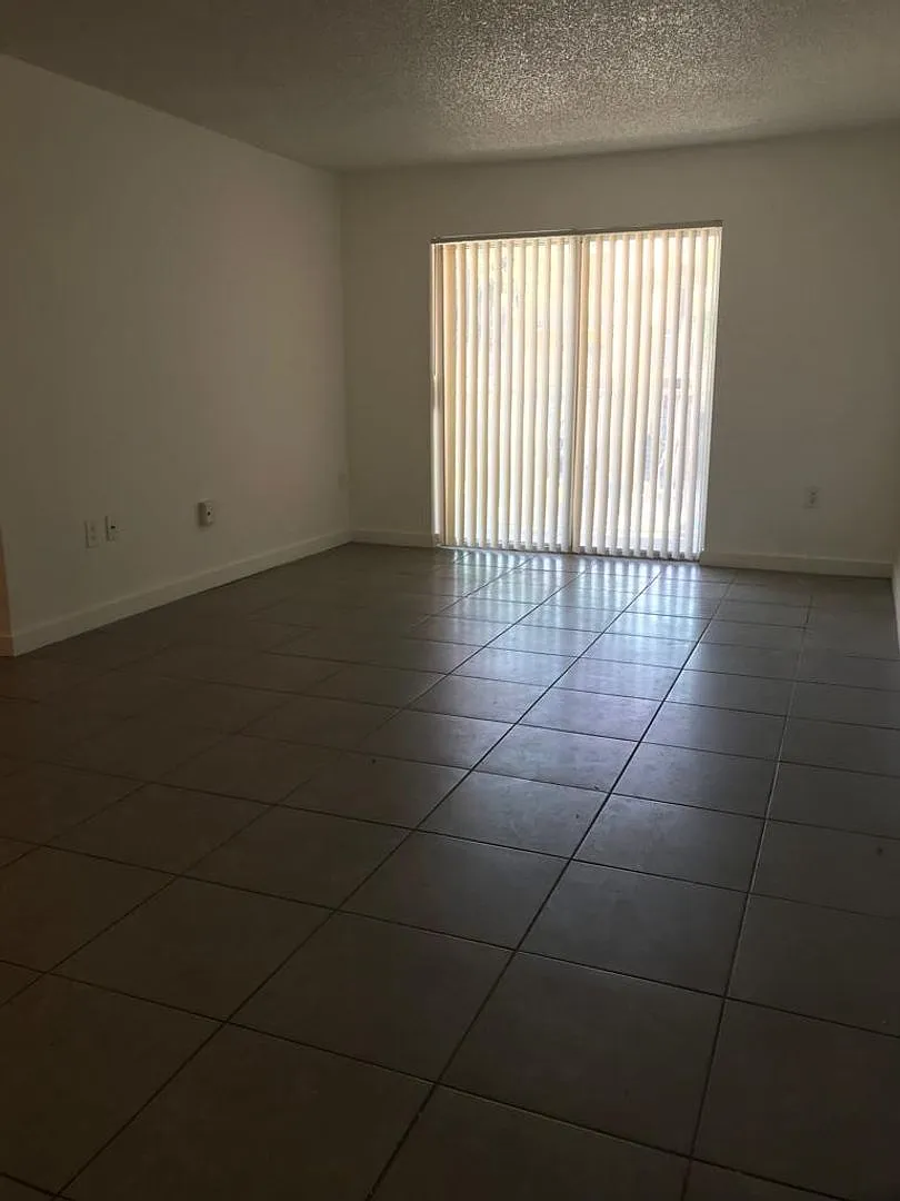 Beautiful Community in Downtown Miami's Culmer Station Neighborhood — Photo 1