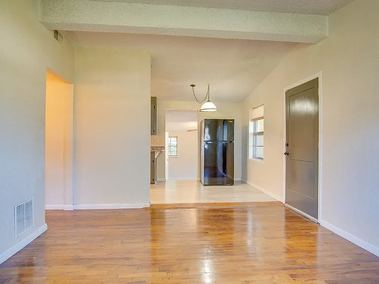 3411 W Yonge St — Photo 6
