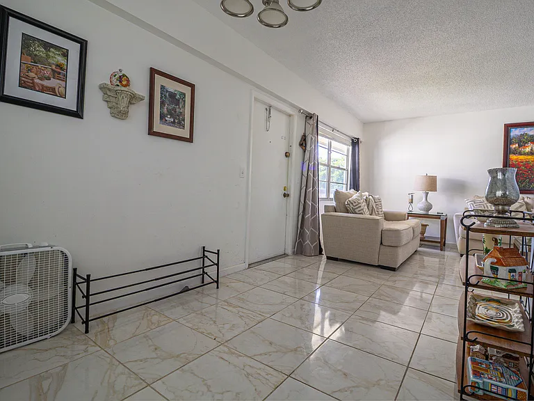 158 Mansfield D — Photo 12