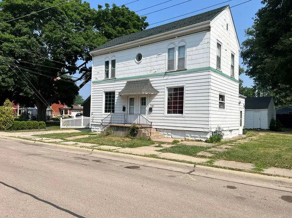 208 E 8th St, Sterling, IL 61081