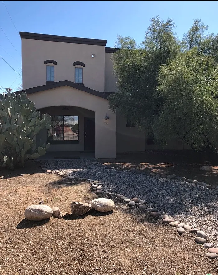 4 bed, 2.0 bath, 1819 sqft, $1,800 — Photo 2
