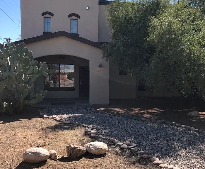 710 N Dodge Blvd — Photo 2