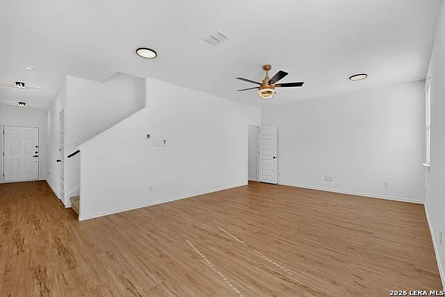 3 bed, 2.5 bath, 2287 sqft, $2,095 — Photo 4