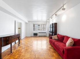 30 W 60th St