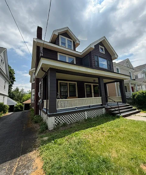 1027-29 Lancaster Ave — Photo 2