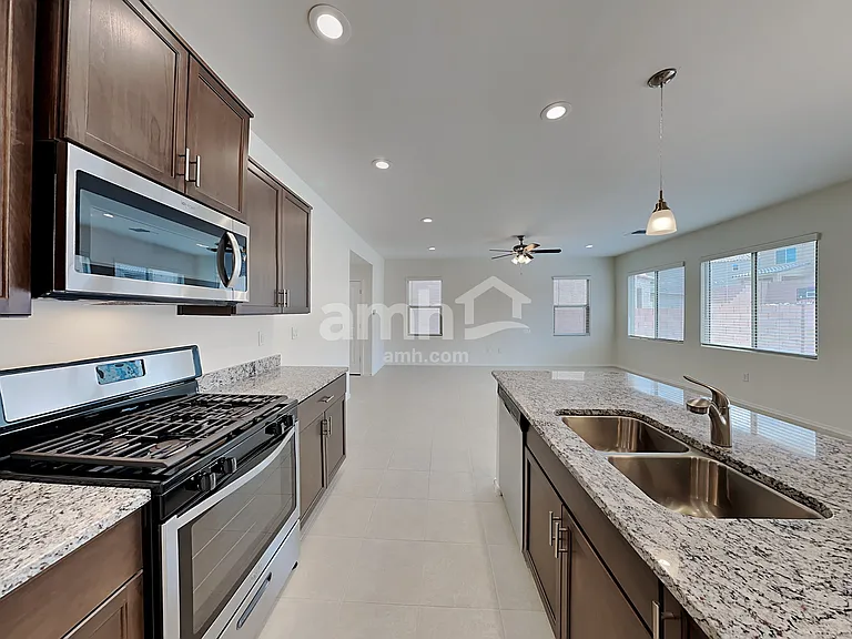854 E Artesia Pl — Photo 3