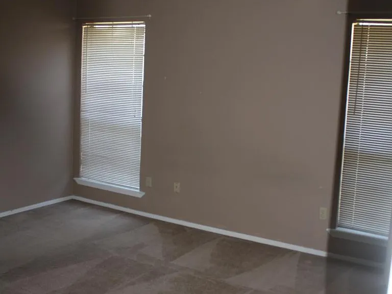 111 Whippoorwill Ln — Photo 5