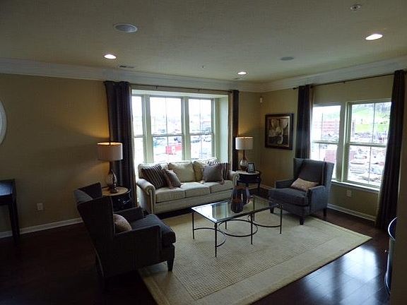 Model home: Living room with bay window