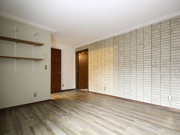 3rd image of 170 Wentworth Ave W APT B