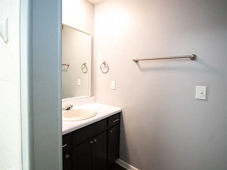 Coleman Place Apartments — Photo 21