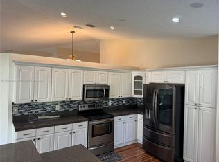 9095 SW 20th St, Hollywood, FL 33025