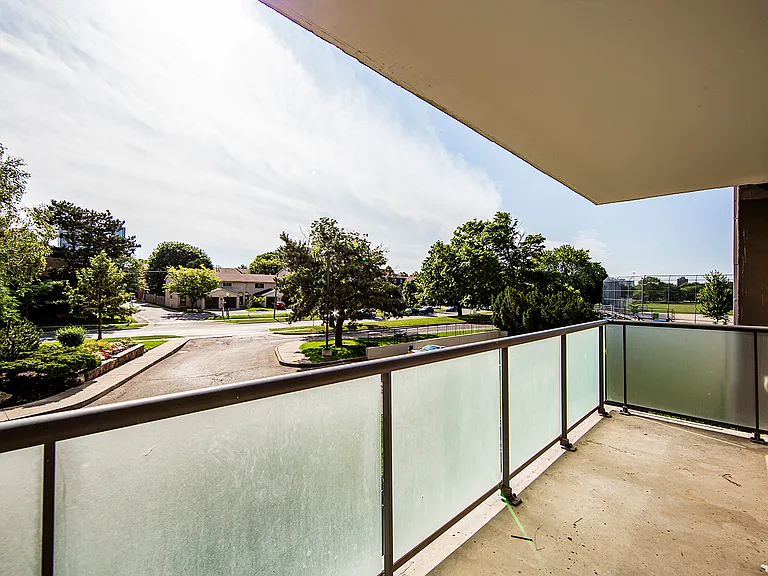 100 Parkway Forest Dr — Photo 9