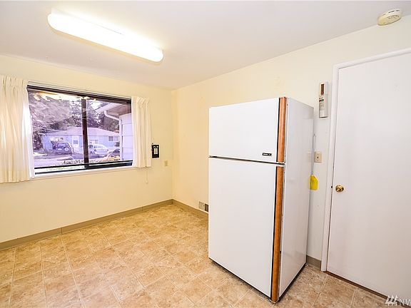 4th image of 8428 E East St
