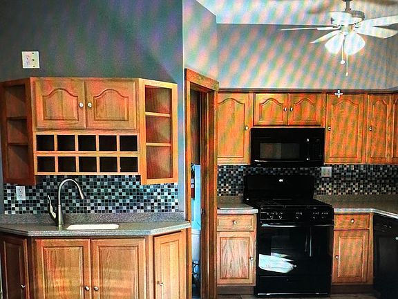 3rd image of 37 Cottage St #39-2