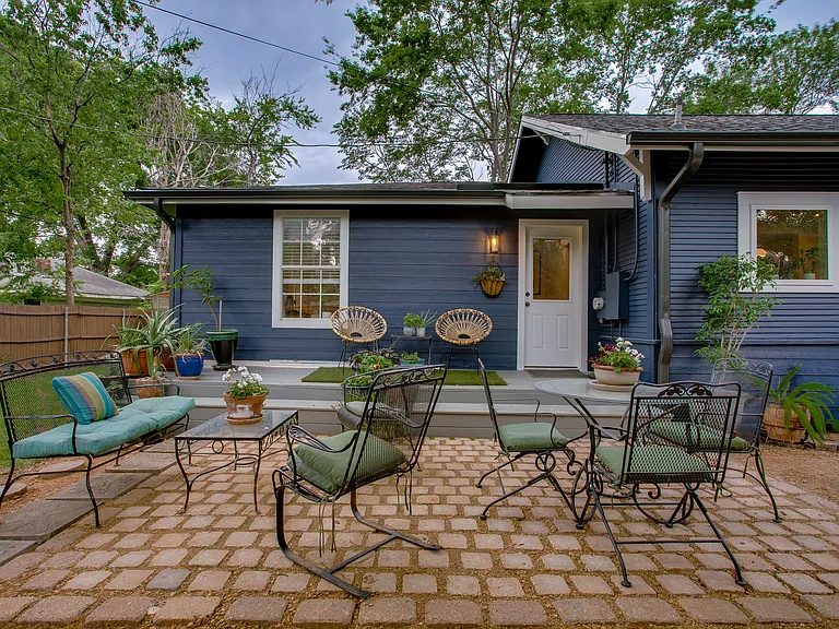 216 N Waverly Dr — Photo 32