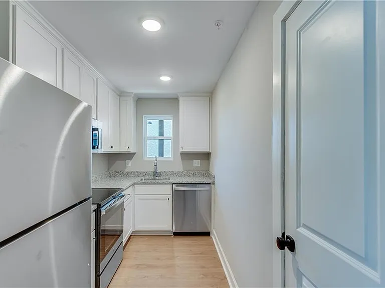 710 Jesse Jewell Parkways Se Corner Level 2 #200 — Photo 6