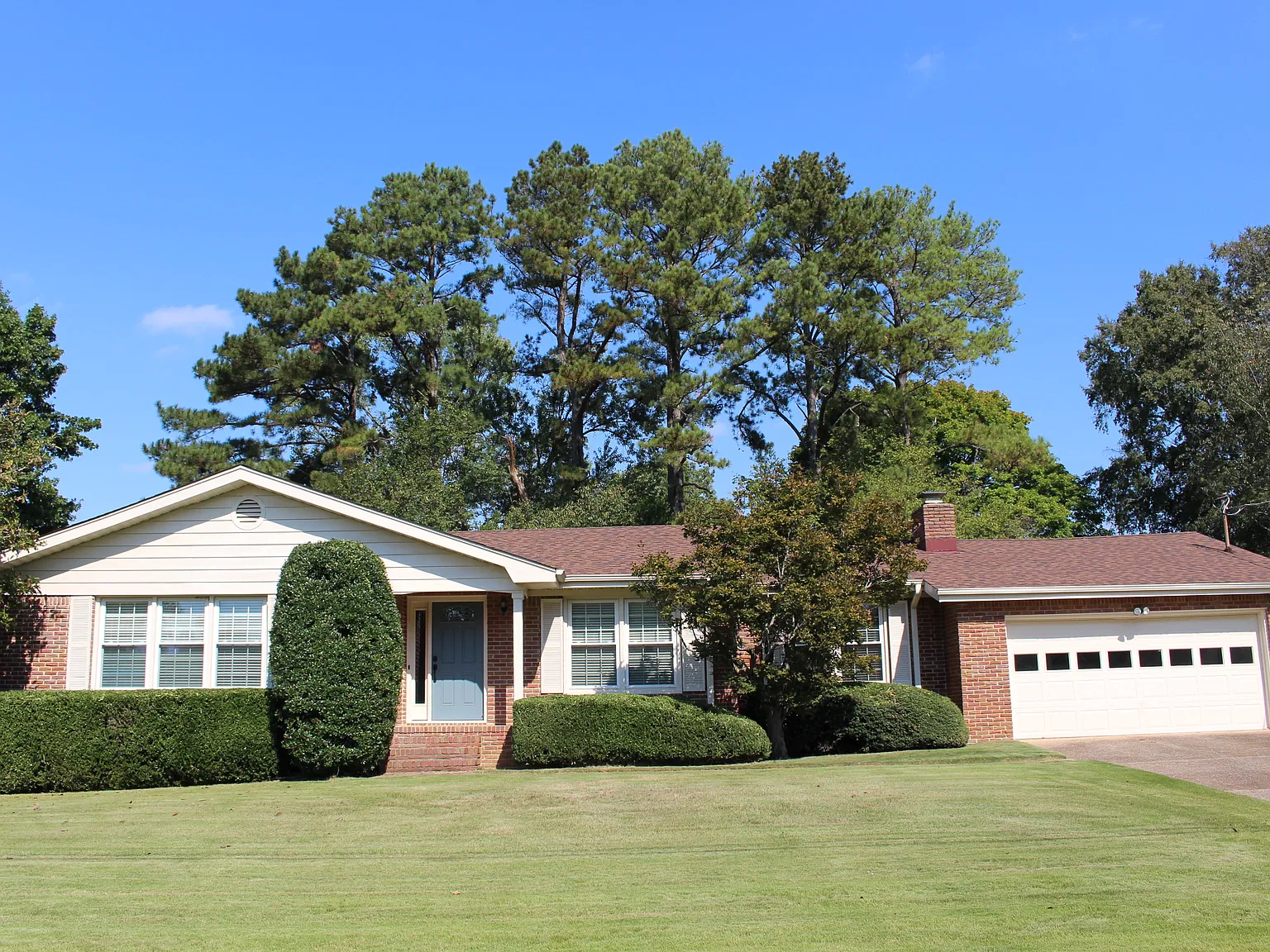 4 bed, 2056 sqft, $2,150 — Photo 2