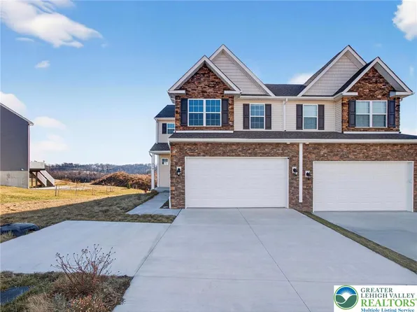 219 Sunglo Dr, Leesport, PA 19533