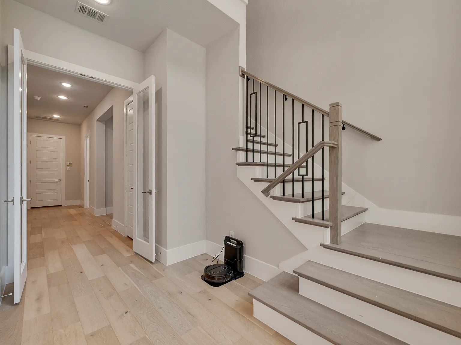 3 bed, 2.5 bath, 2133 sqft, $4,799 — Photo 3