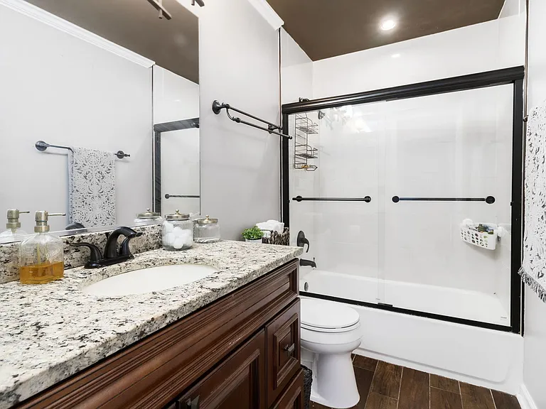 986 Four Seasons Blvd — Photo 11
