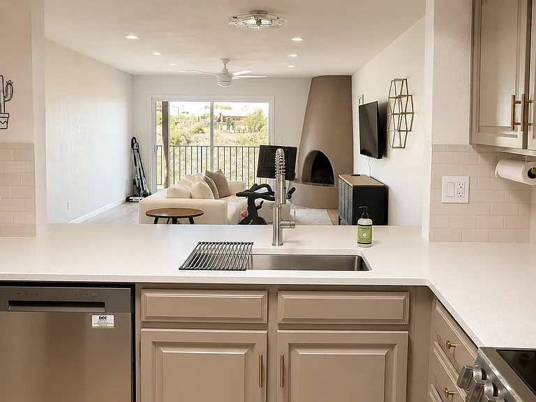 5542 N Camino Arenosa — Photo 4