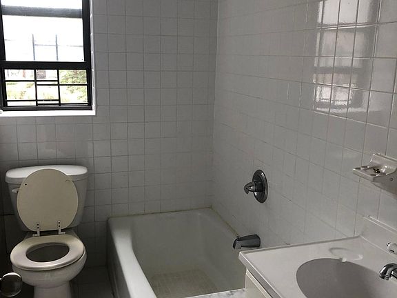 3rd image of 300 Hayward Ave #P1