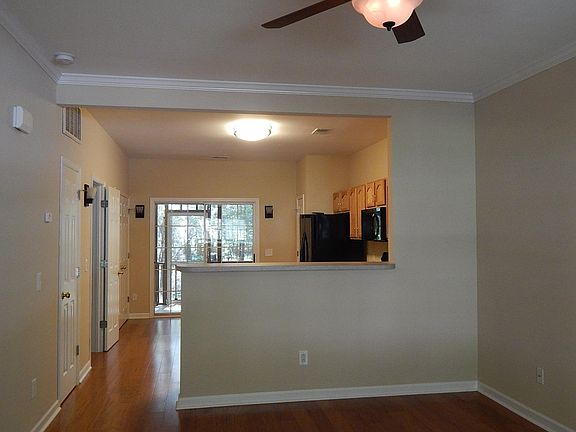 2nd image of 104 Chinquapin Dr