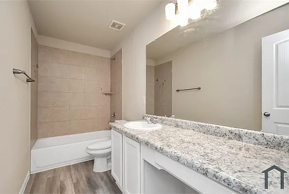 1707 Kansas St — Photo 12