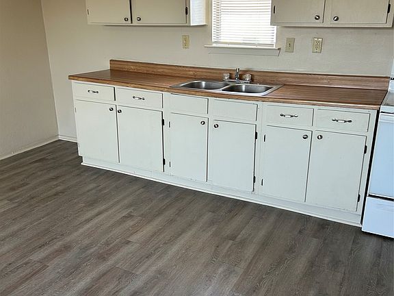 5th image of 1848 Coral Rd