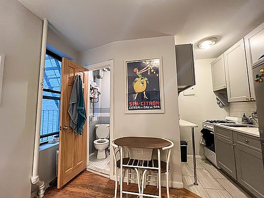 5th image of 128 Thompson St APT 11