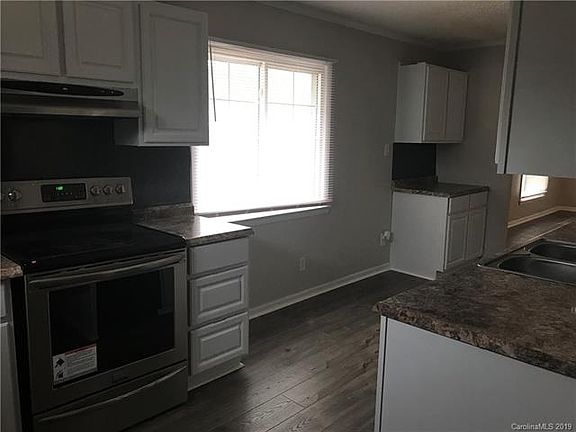 5th image of 404 Cummings St