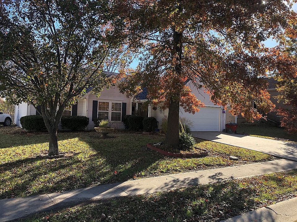 1st image of 861 SW Woodland Dr