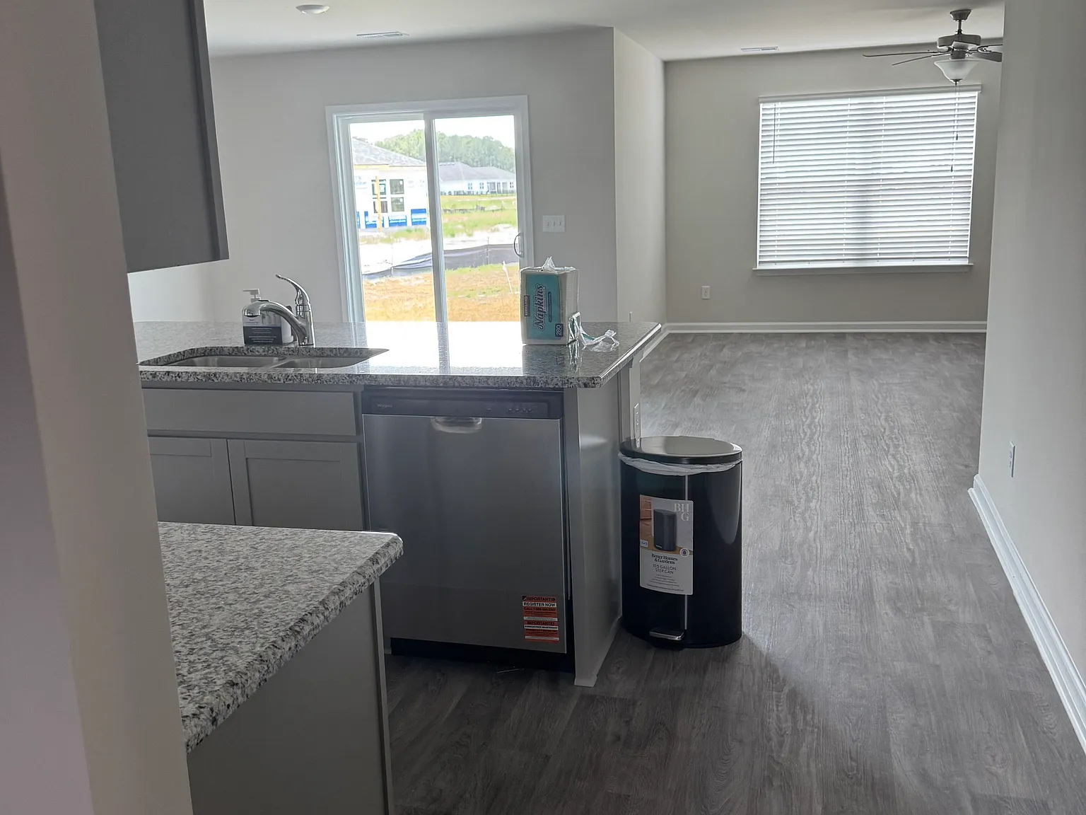4 bed, 1774 sqft, $2,300 — Photo 2