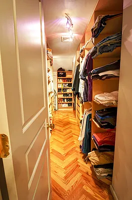 Sold by City Express Realty LLC | media 7