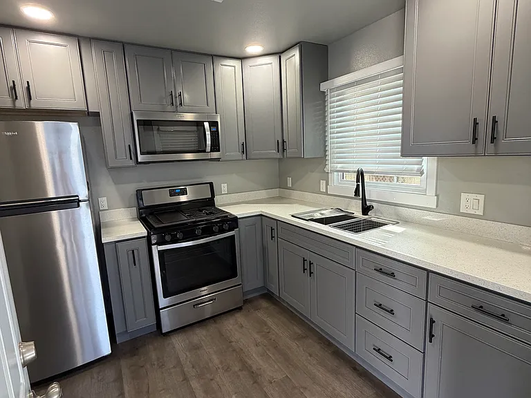 106 W 18th St #A — Photo 2
