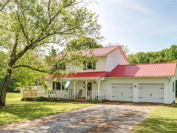 4640 York River Rd, Ramseur, NC 27316