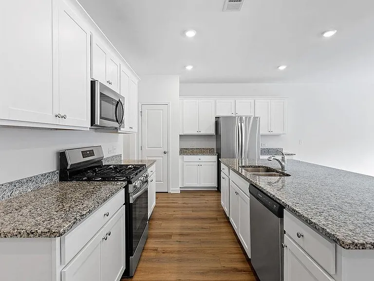 2749 Lou Lou Ln — Photo 3