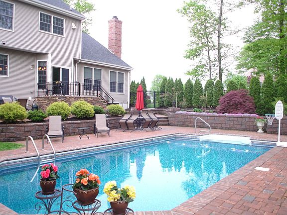 Heated Inground Pool & Pavers - with Complete Privacy 