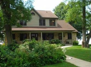 4711 Plummers Point Rd, Oshkosh, WI 54904